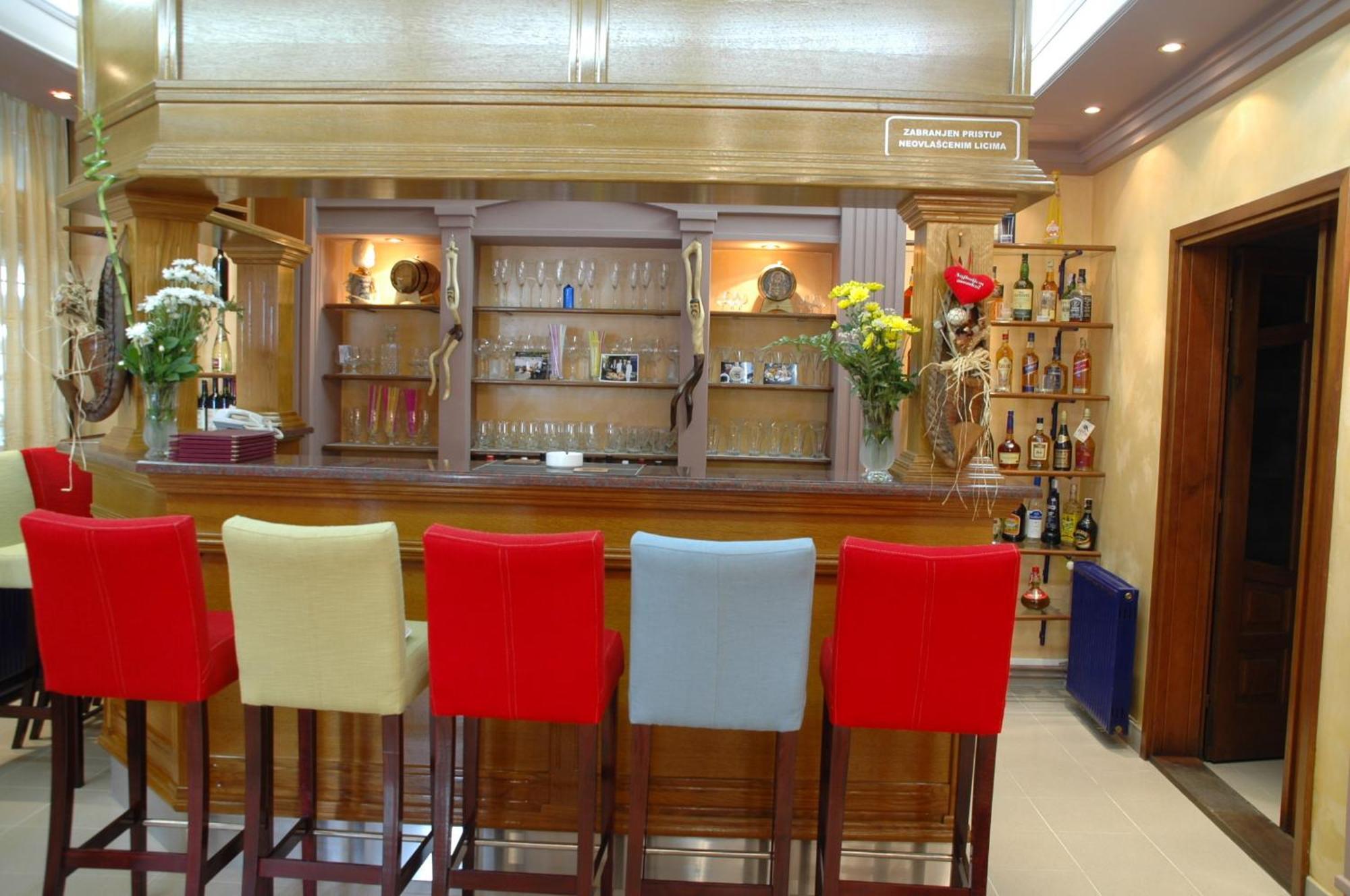 Hotel Tehnograd คราลเยโว ภายนอก รูปภาพ